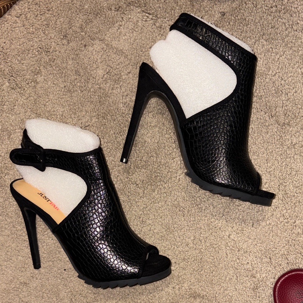 Justfab heels - never worn